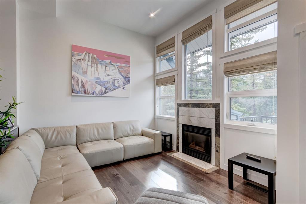 Picture for 18, 242 Benchlands Terrace 