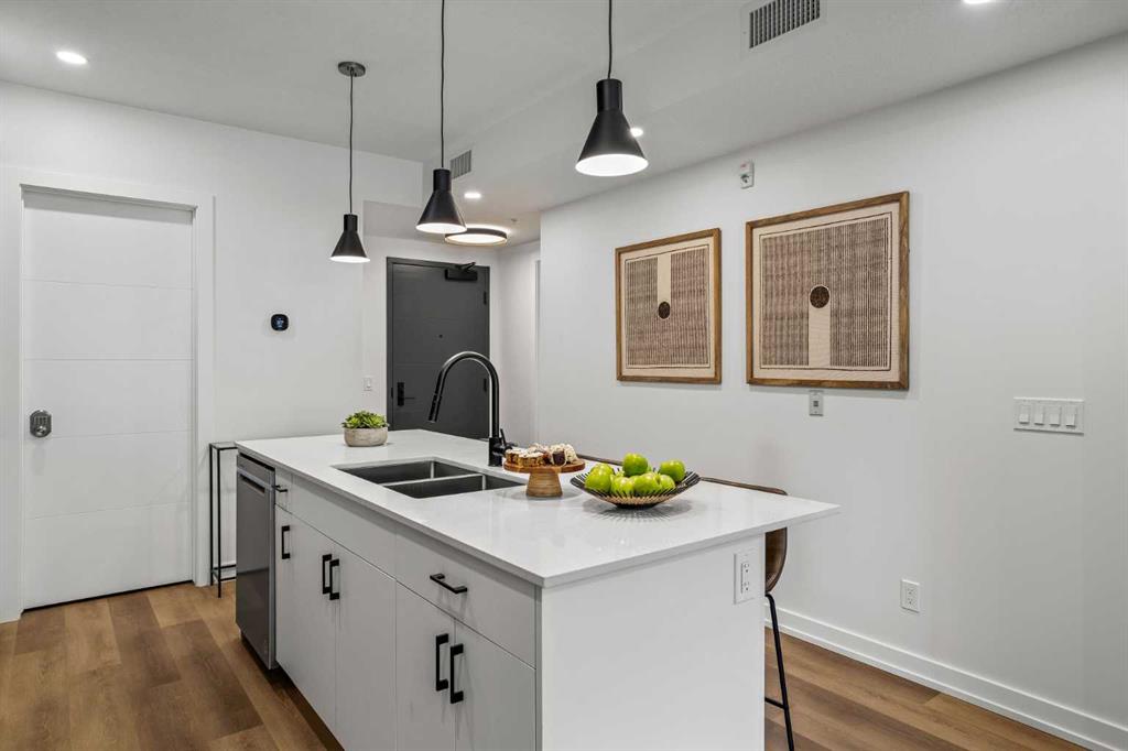 Picture for 102, 1717A Mountain Avenue 
