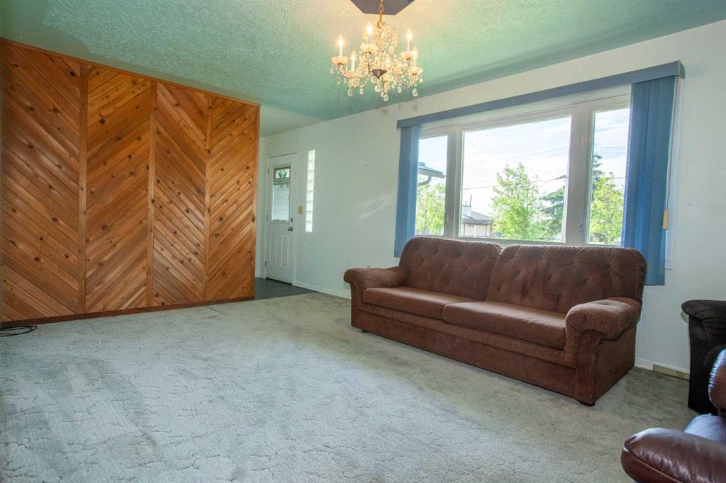 Picture for 5114 47 Avenue W