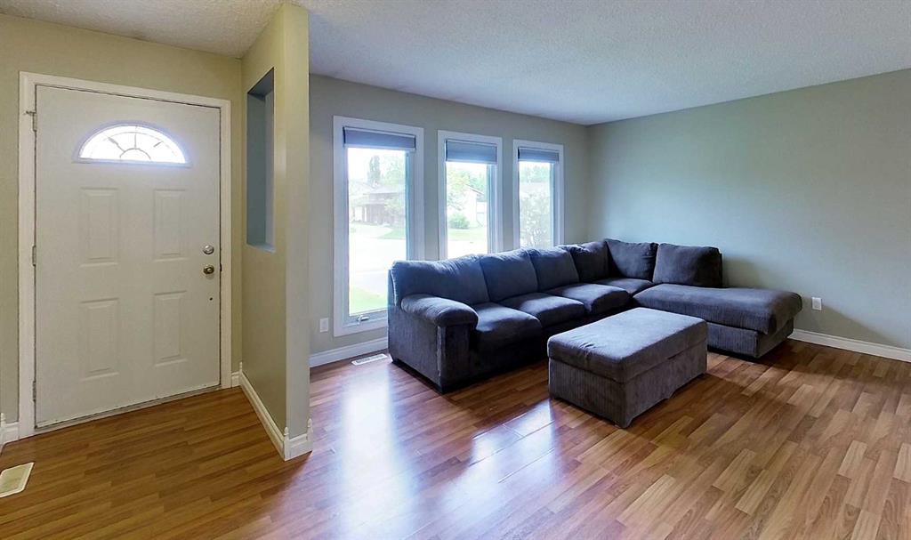 Picture for 5415 15 Avenue 