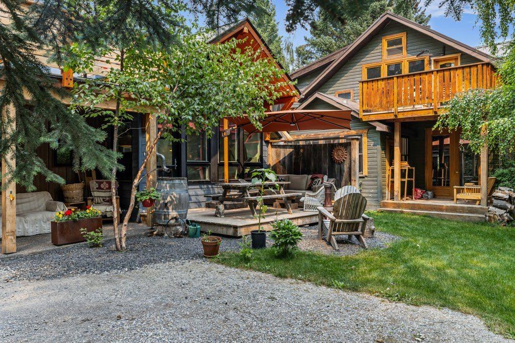 Picture for A and B, 132 Rundle Crescent 