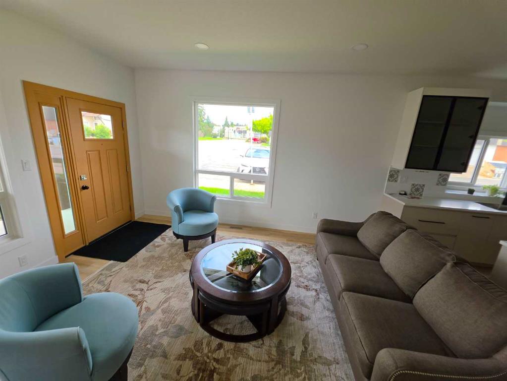 Picture for #2, 4738 49A Avenue 