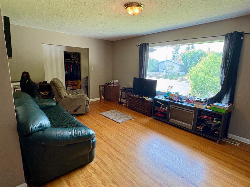 Picture for 4122 50 Street 