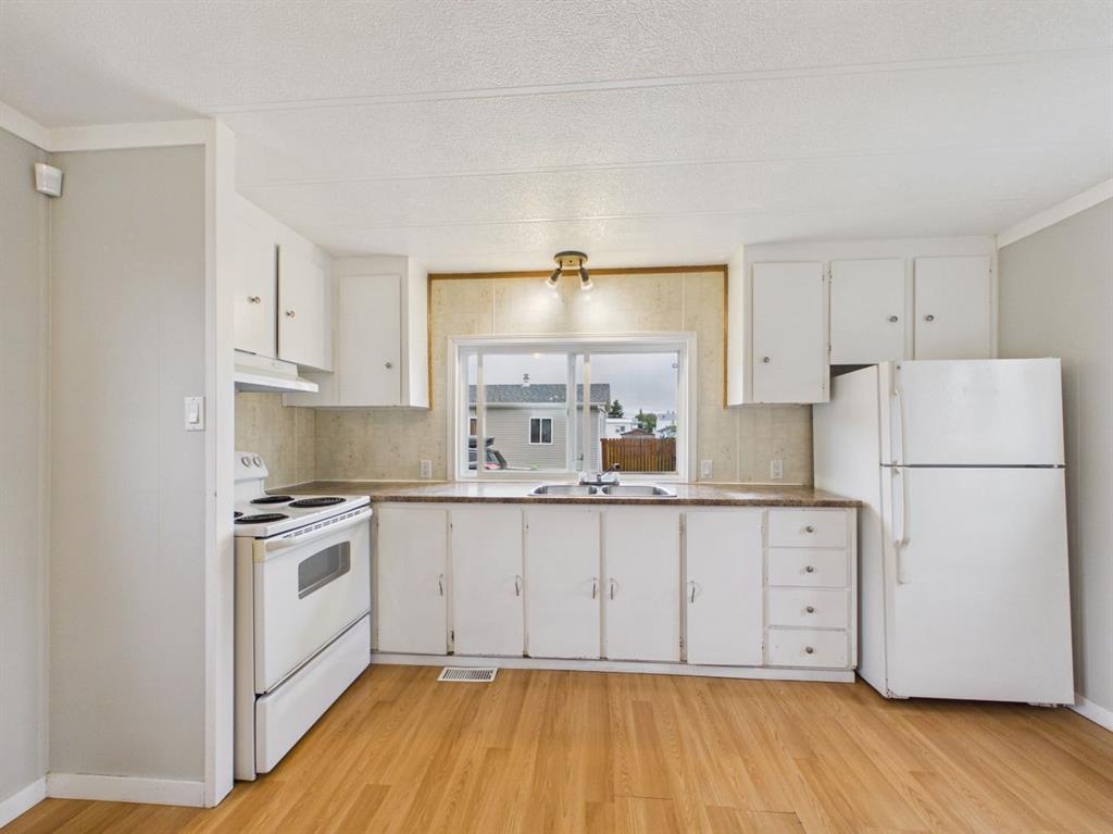 Picture for 330, 5344 76 Street 