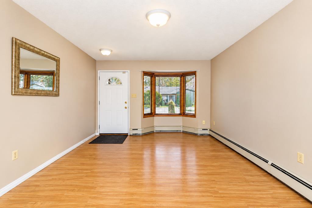 Picture for 4, 4240 46A Ave Crescent 