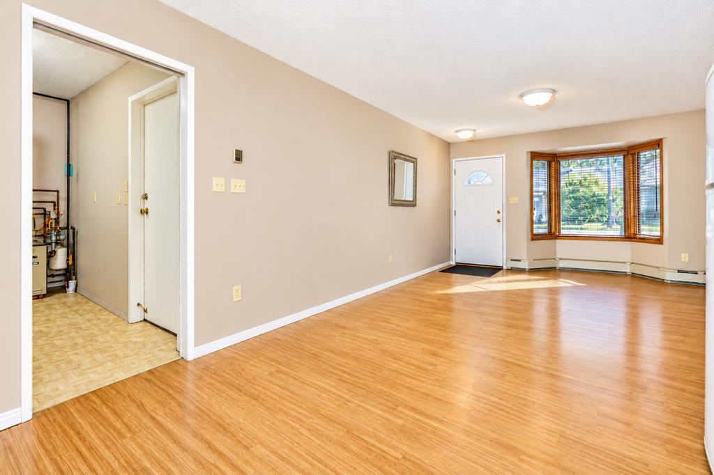 Picture for 4, 4240 46A Ave Crescent 