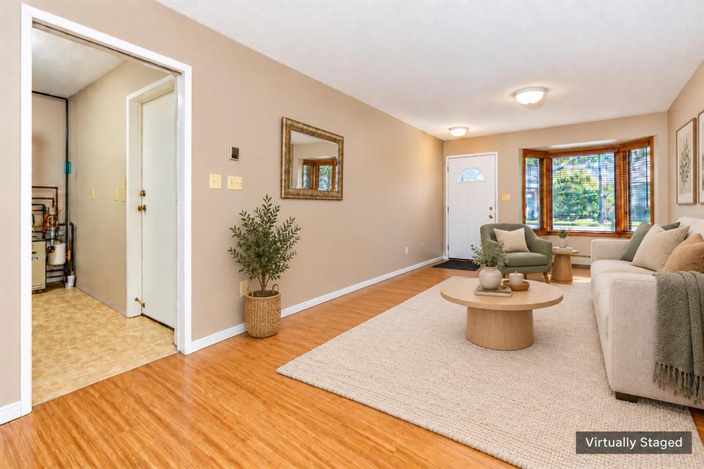 Picture for 4, 4240 46A Ave Crescent 