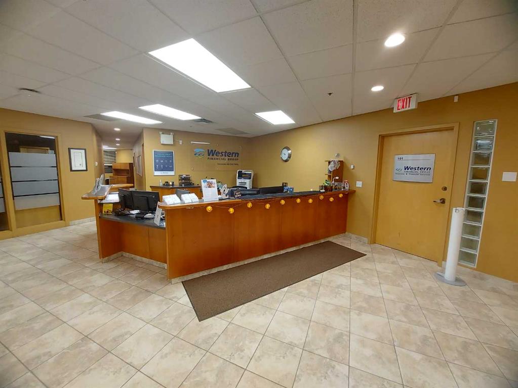 Picture for 101, 4320 50 Avenue 
