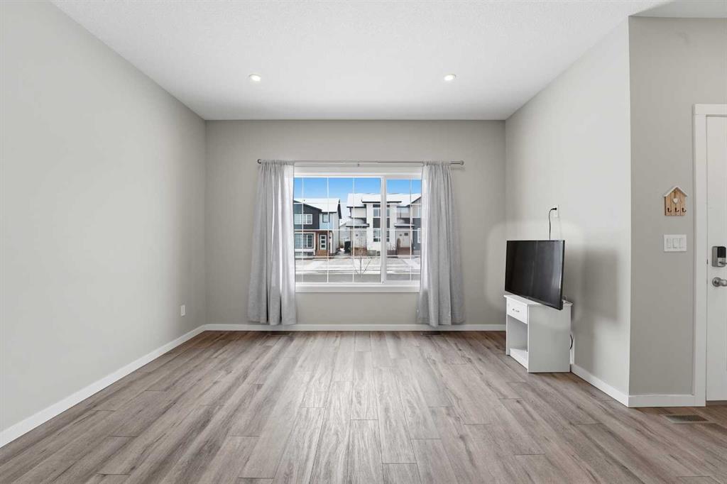 Picture for 39 Lake Street 