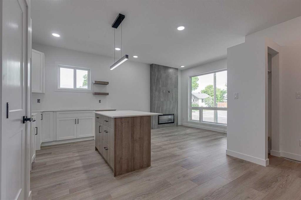 Picture for 2, 5537 51 Avenue 