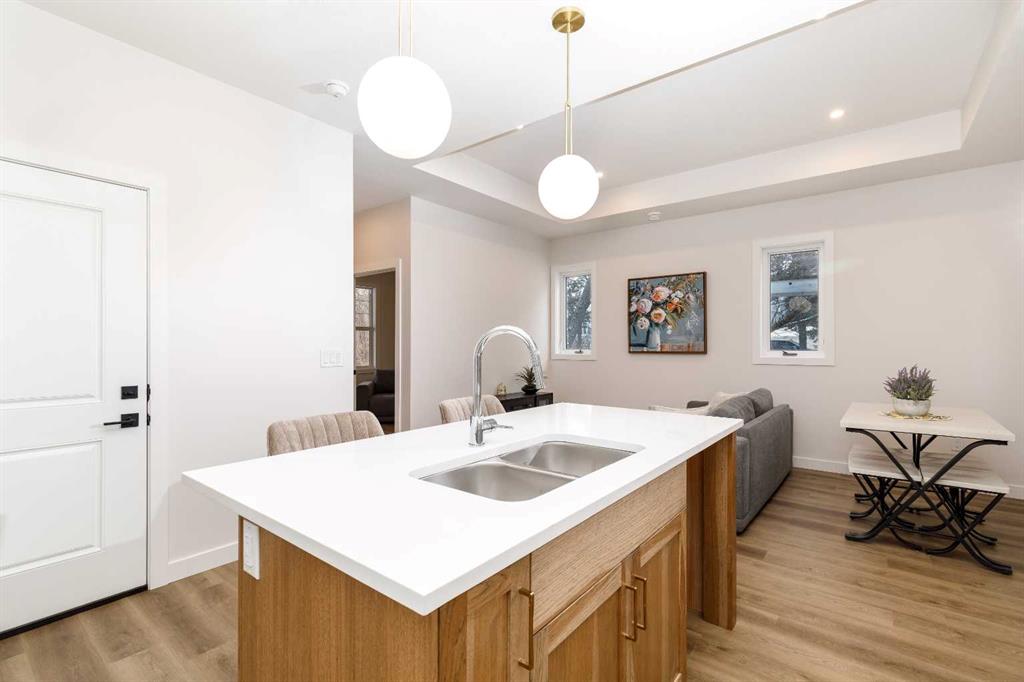 Picture for 7, 5463 55 Avenue 