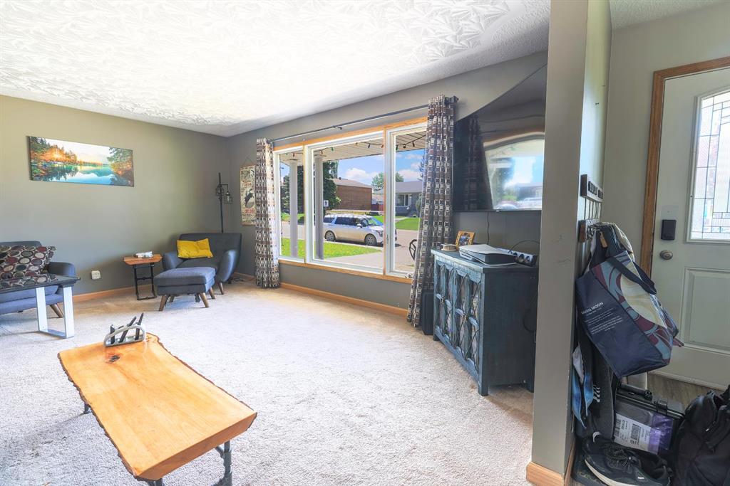 Picture for 5739 55 Street 
