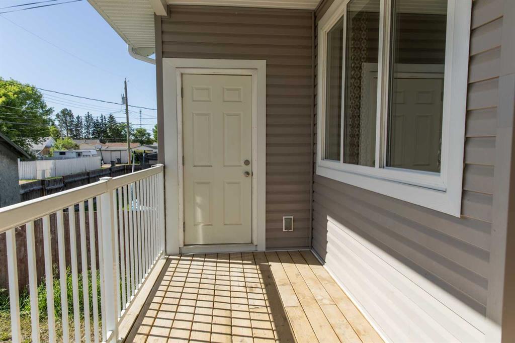 Picture for 2, 4729 49 Street 