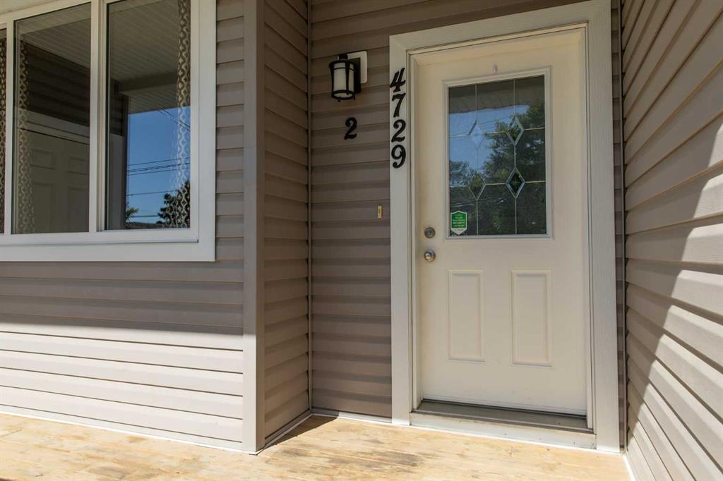 Picture for 2, 4729 49 Street 