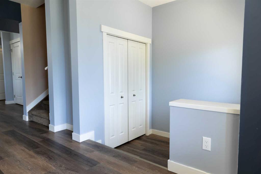 Picture for 2, 4729 49 Street 