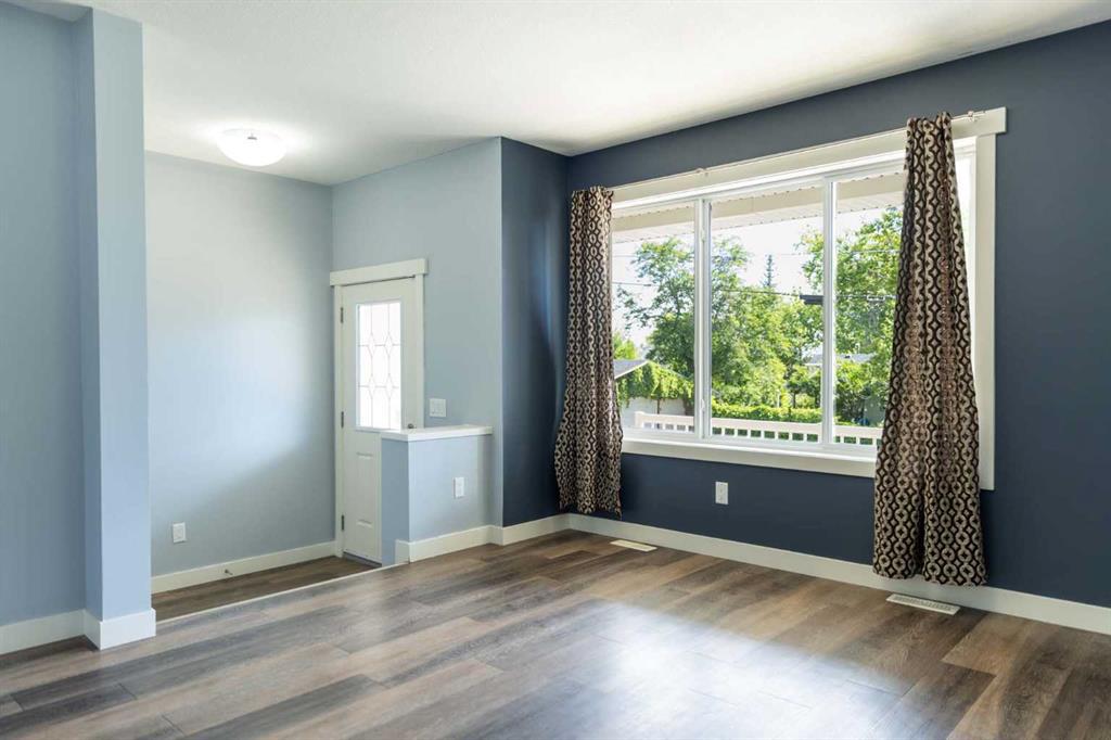 Picture for 2, 4729 49 Street 