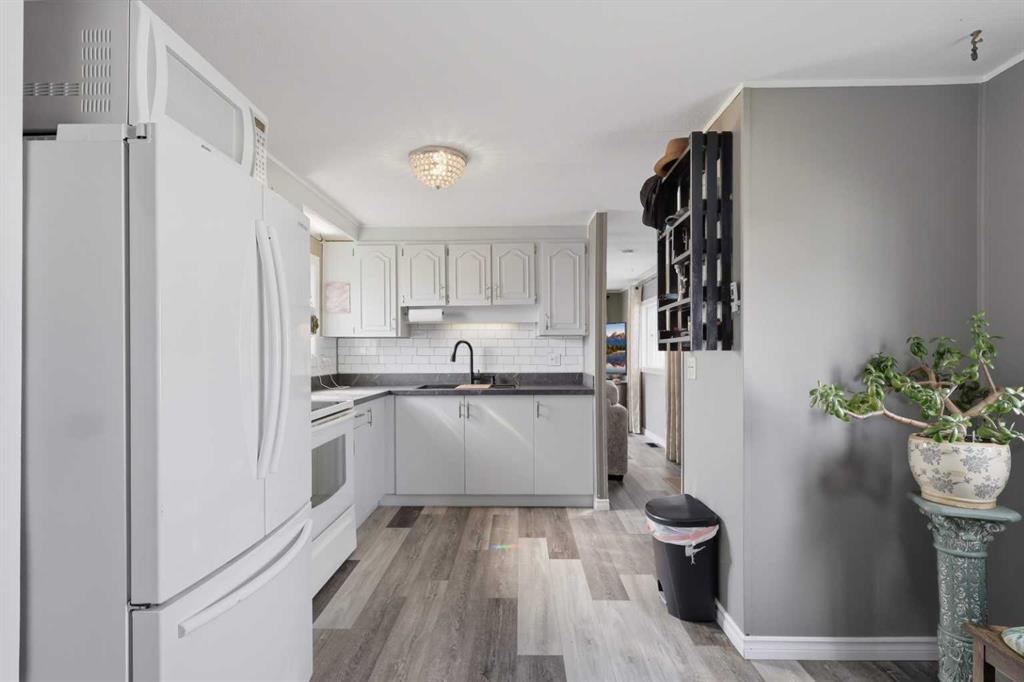 Picture for 341, 5344 76 Street 