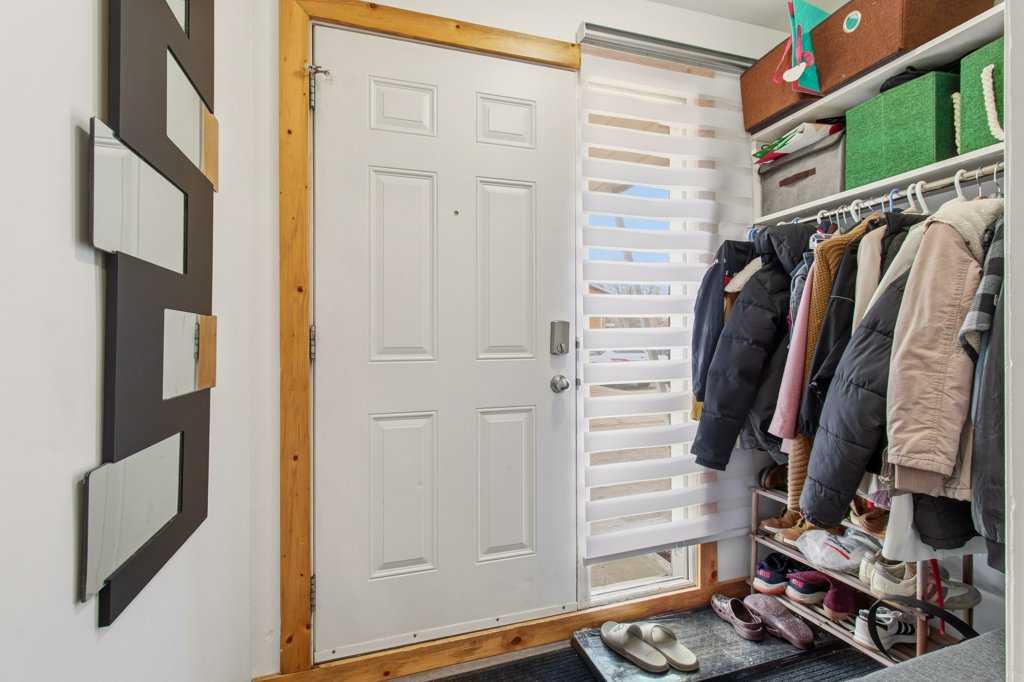 Picture for 1003, 3907 39 Street 