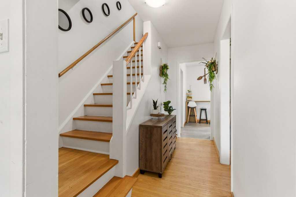 Picture for 1003, 3907 39 Street 