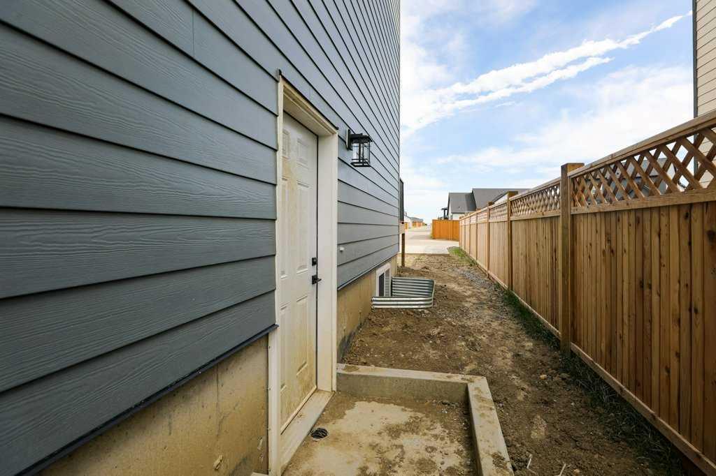 Picture for 411 Caledonia Boulevard W