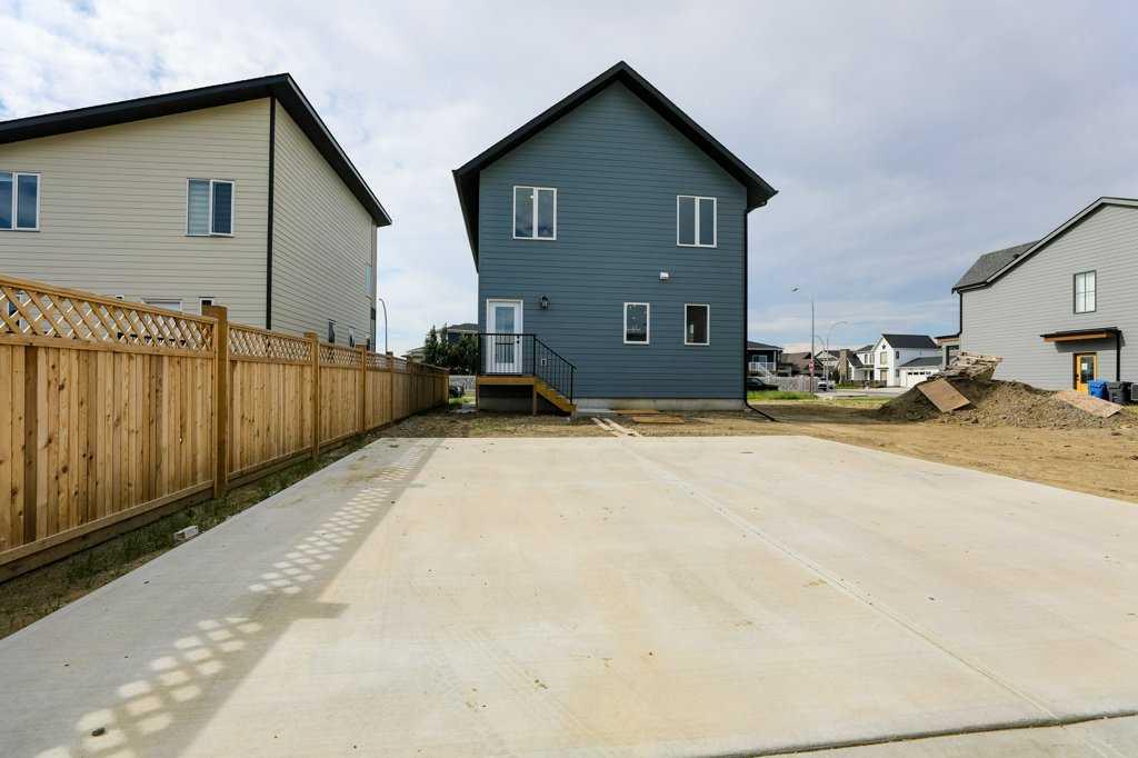 Picture for 411 Caledonia Boulevard W