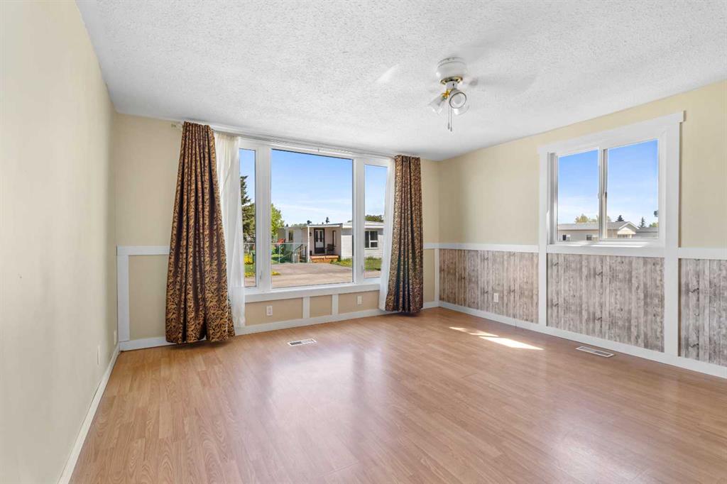 Picture for 147, 5344 76 Street 
