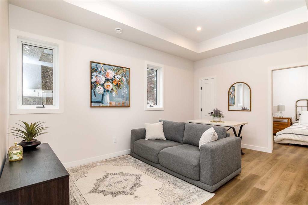 Picture for 8, 5463 55 Avenue 