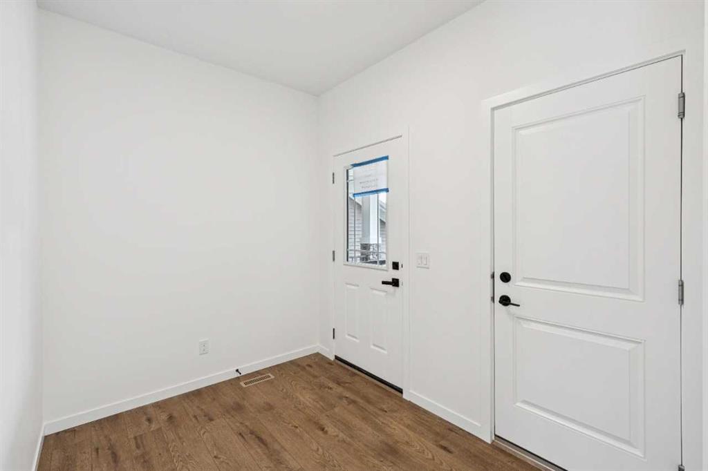 Picture for 1030 Bayview Crescent SW