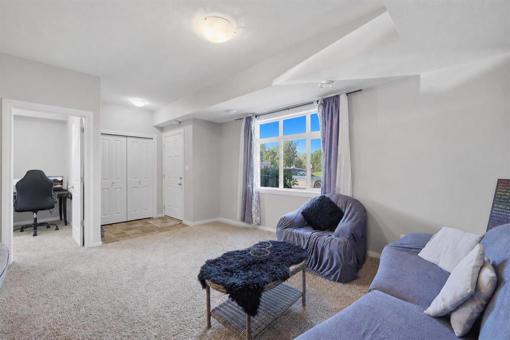 Picture for 303, 639 Oak Street 