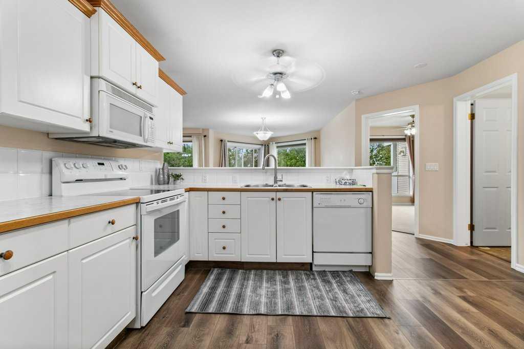 Picture for 211, 6118 53 Avenue 