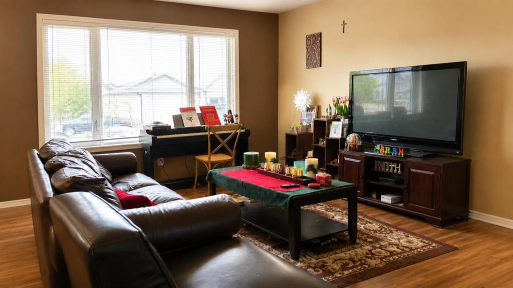 Picture for 83 Lakeway Boulevard 