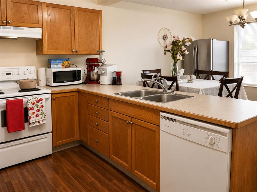 Picture for 83 Lakeway Boulevard 