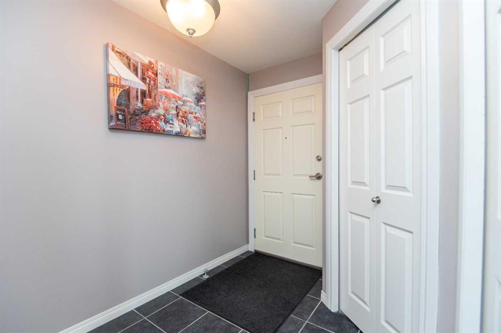Picture for 402, 69 Ironstone Drive 