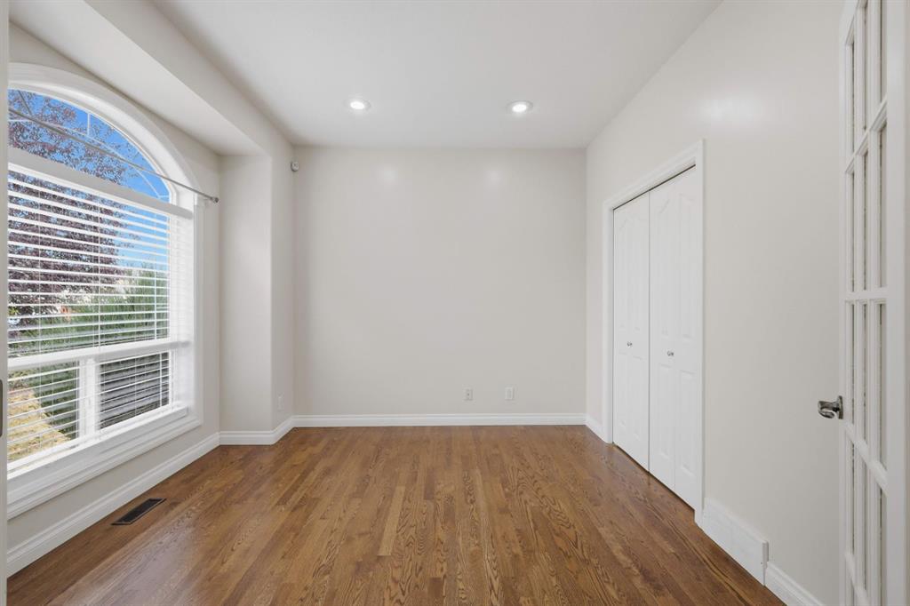 Picture for 110 Ainsworth Crescent 