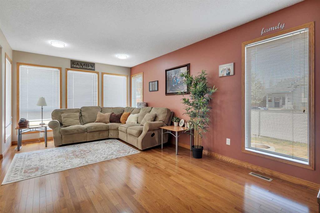 Picture for 4344 60a Avenue Crescent 