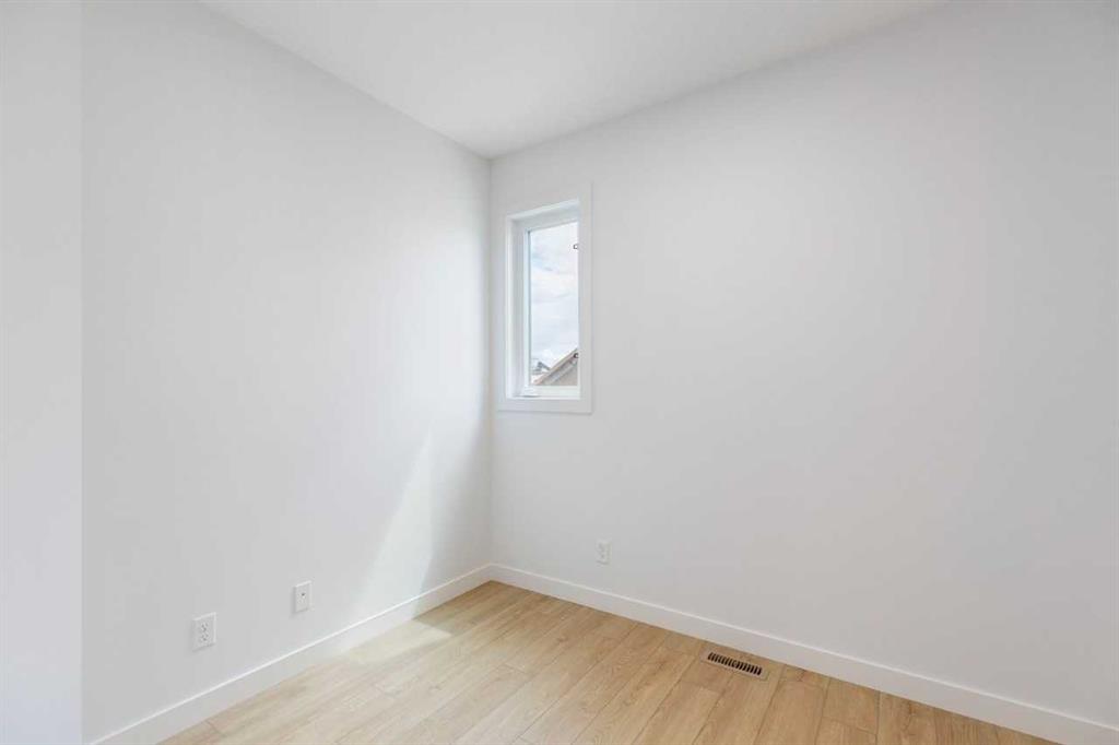 Picture for 155 Vantage Crescent SW