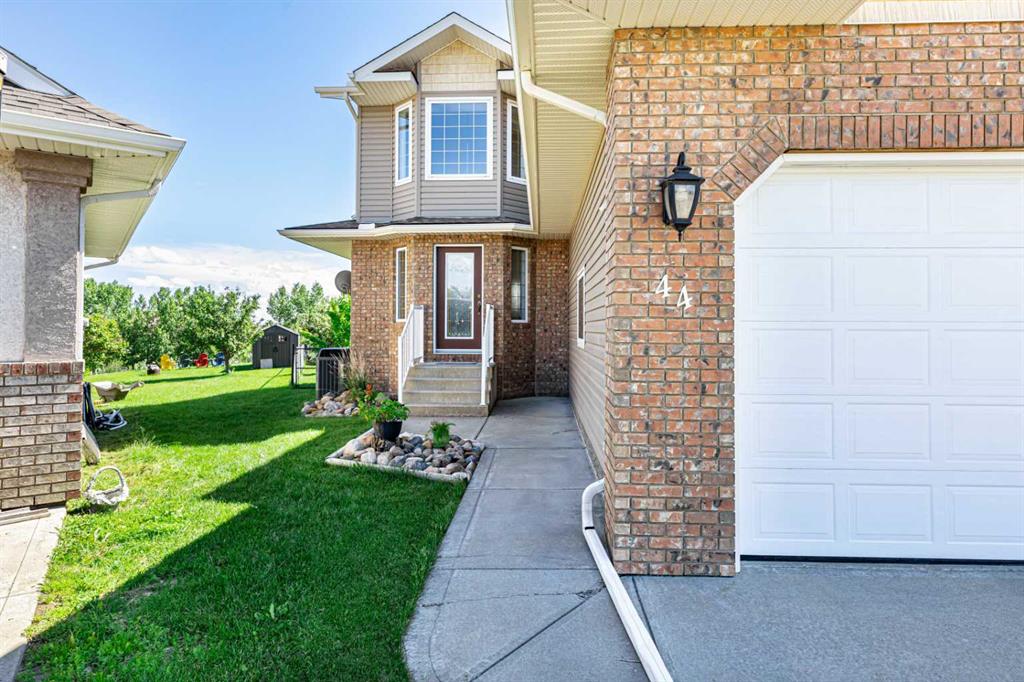 Picture for 44 Lakes Close 