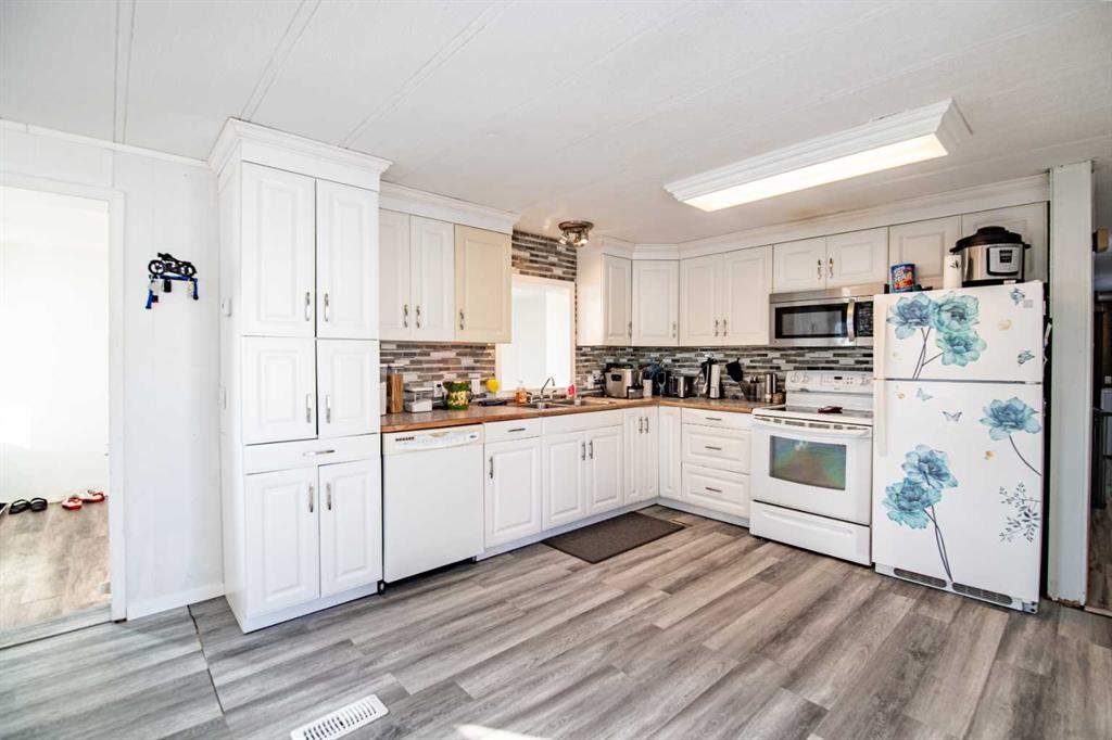 Picture for 3, 5344 76 Street 