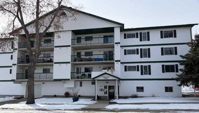 Picture for #206, 5007 52 Avenue  