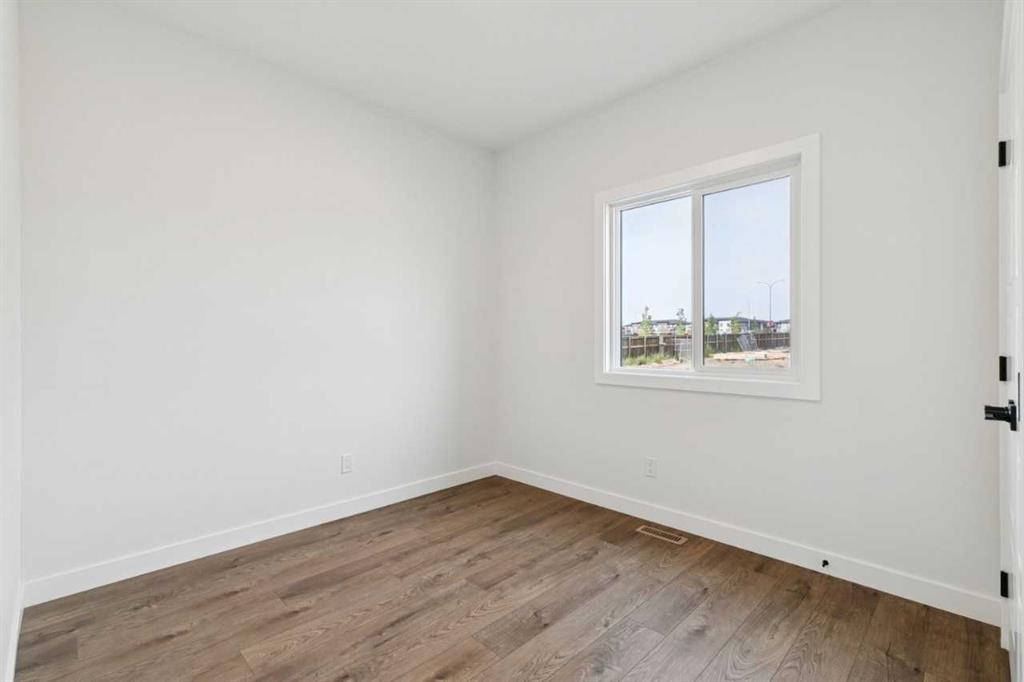 Picture for 532 Buffaloberry Manor SE