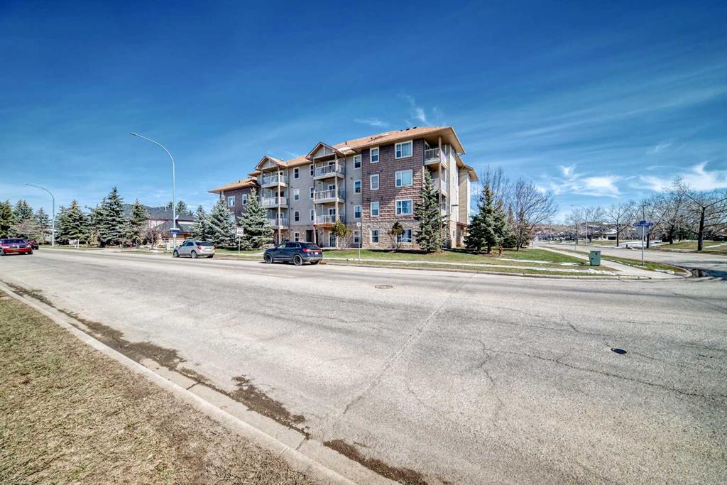 Picture for 106, 174 N Railway Street 