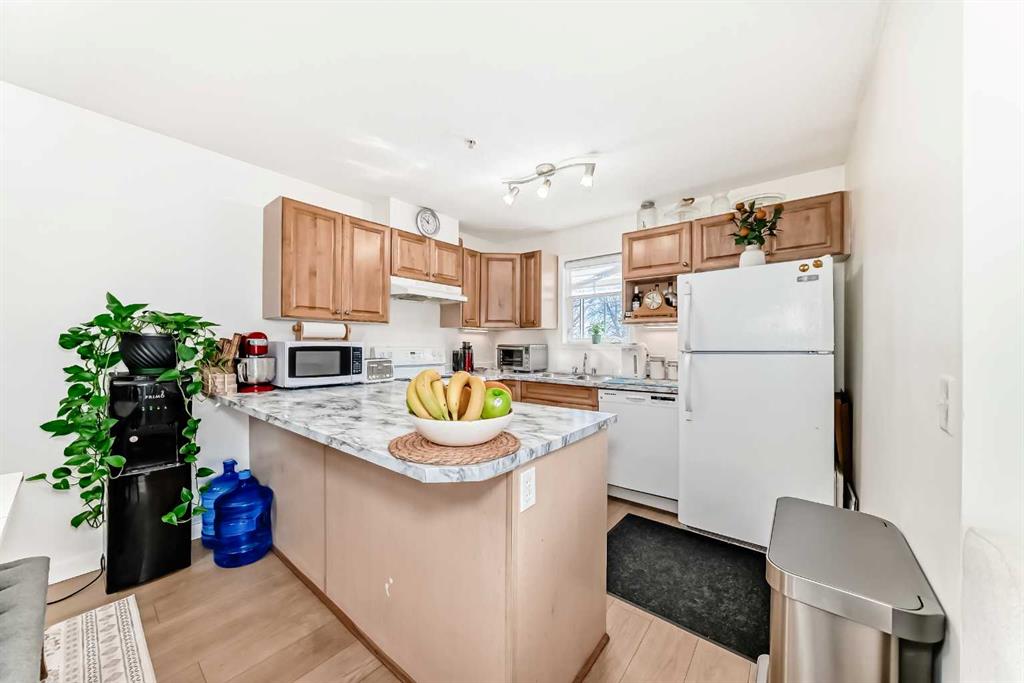 Picture for 106, 174 N Railway Street 