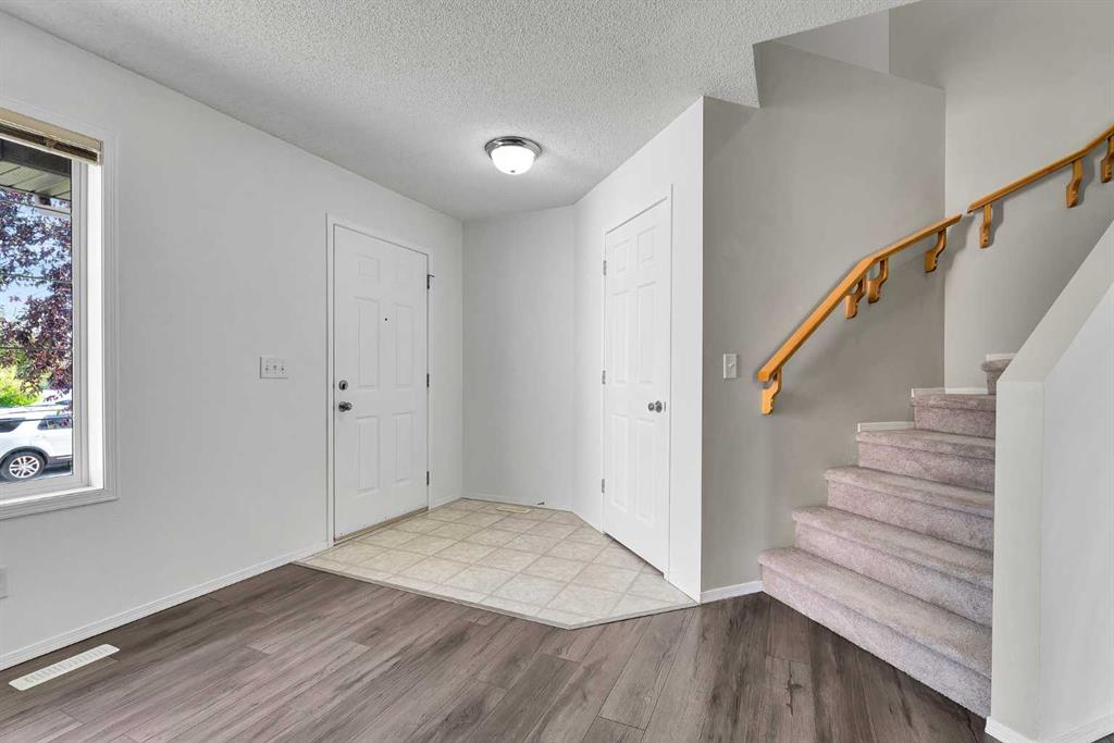Picture for 203 Covemeadow Crescent 