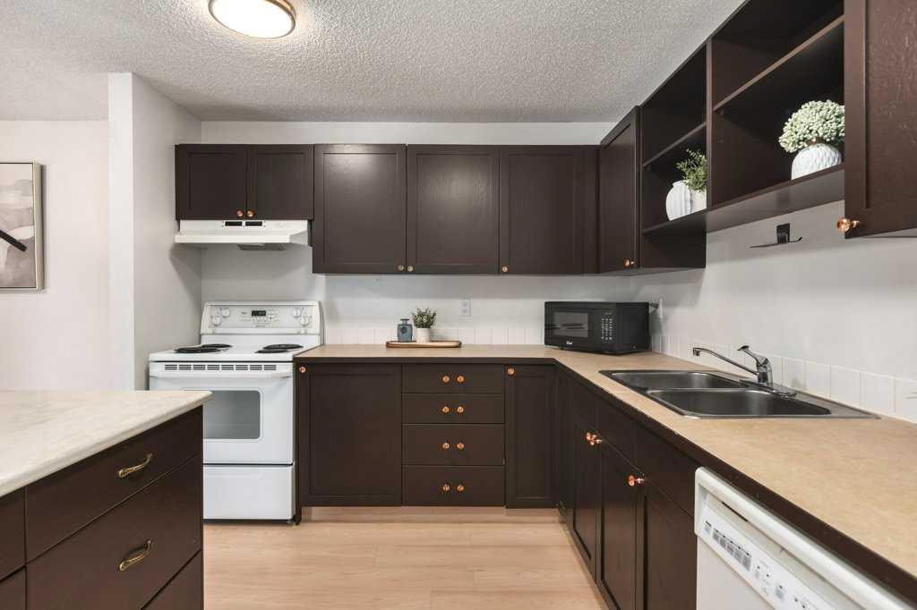 Picture for 305, 550 Westwood Drive SW