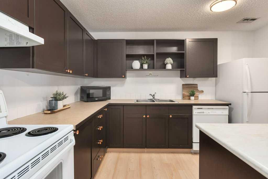 Picture for 305, 550 Westwood Drive SW