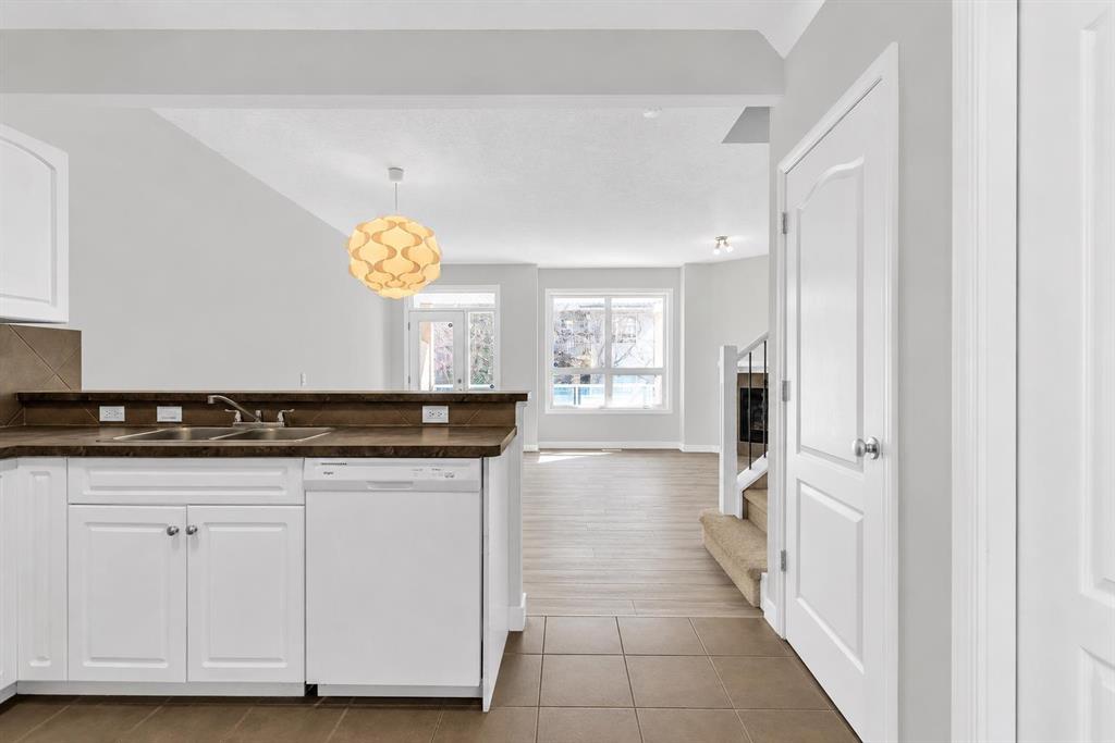 Picture for 34 Royal Manor NW