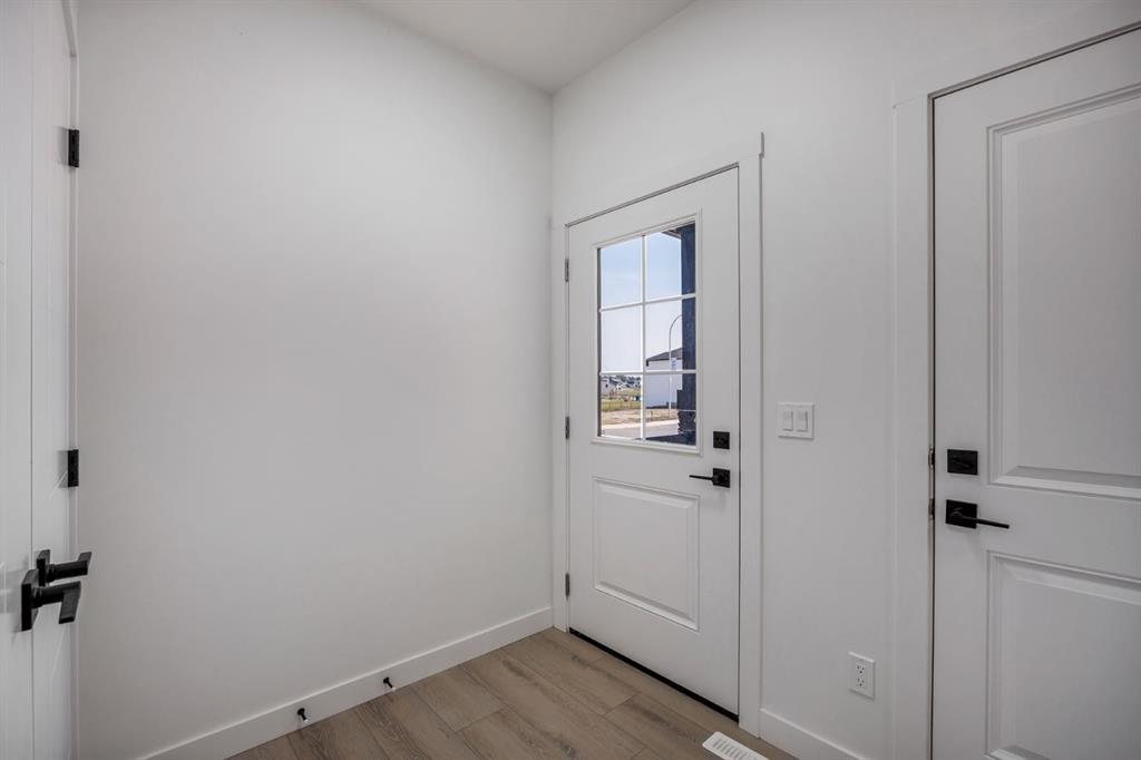 Picture for 140 Lakewood Crescent 