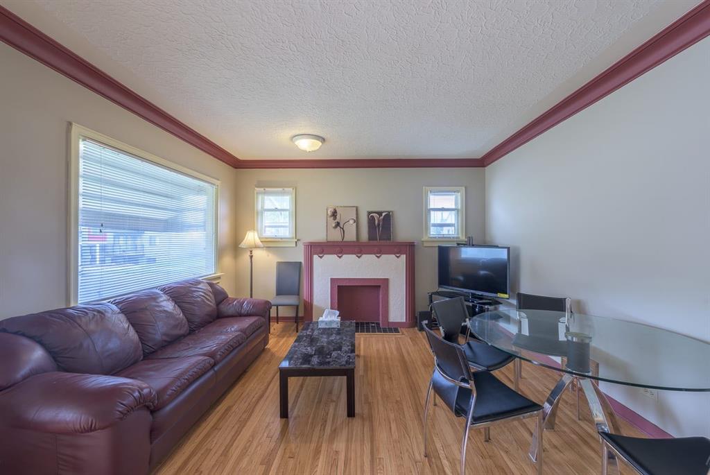Picture for 202 15 Avenue NE