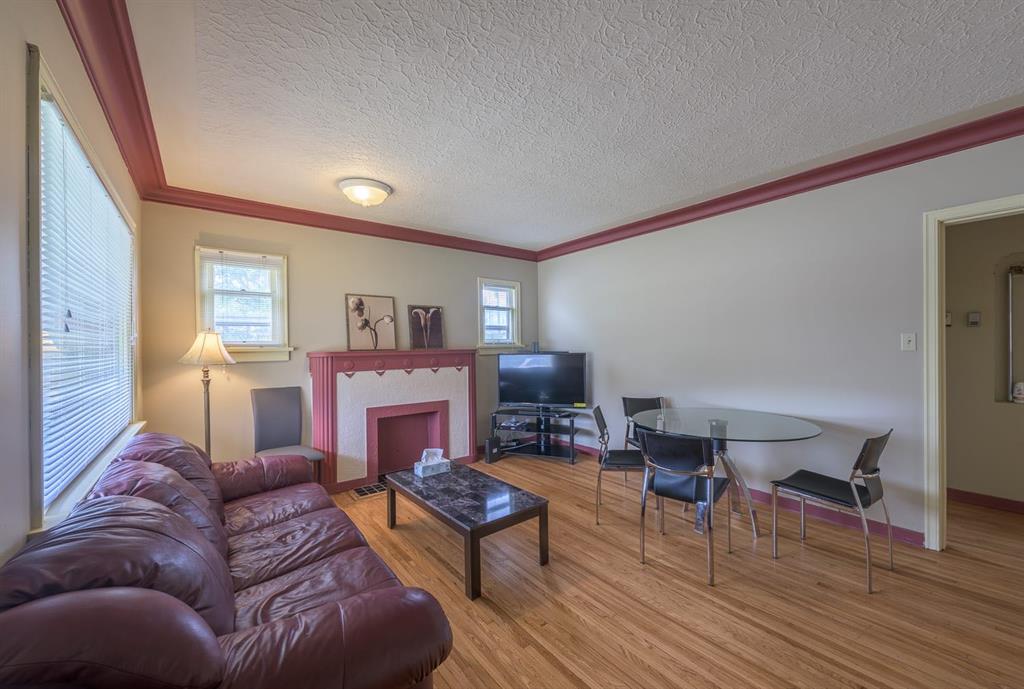 Picture for 202 15 Avenue NE