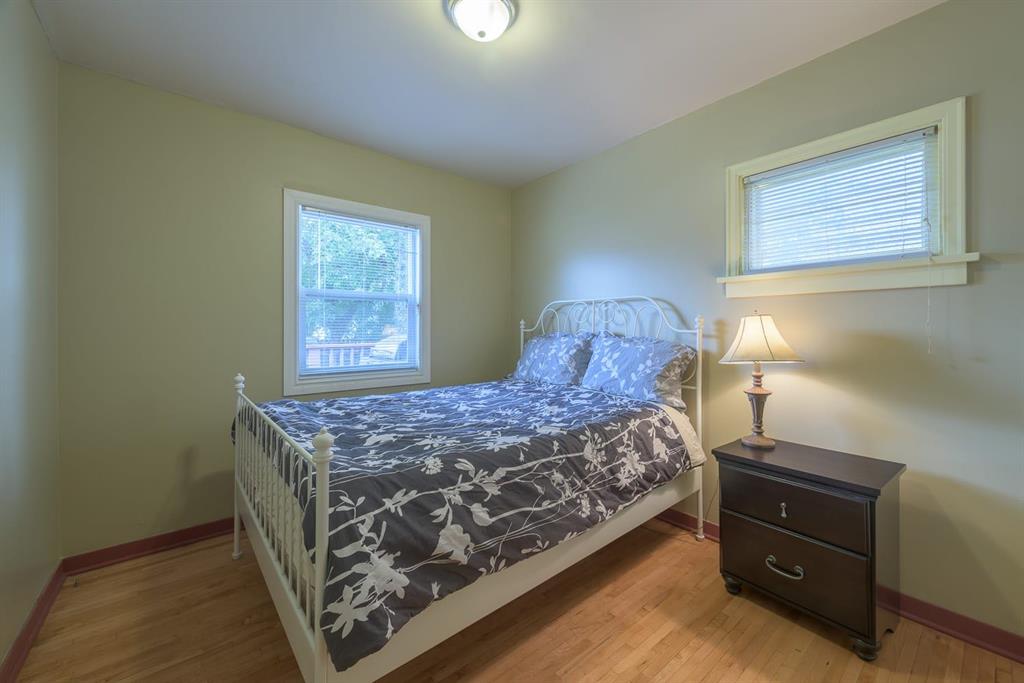 Picture for 202 15 Avenue NE